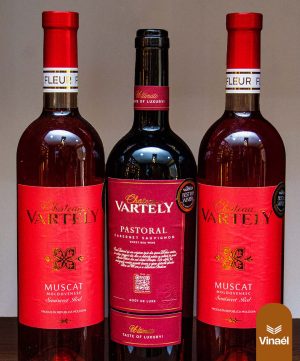 VARTELY MUSCAT RED WINE 75CL